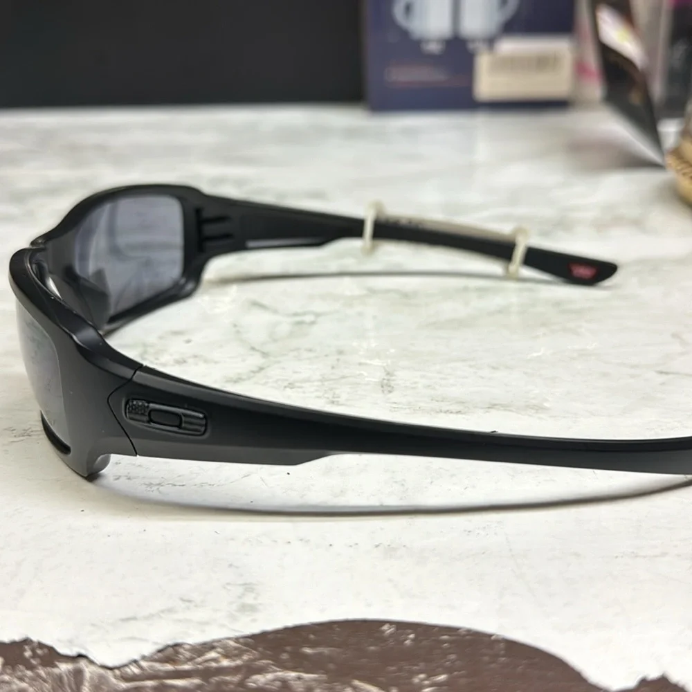 NEW OAKLEY OO9238-06 (4+1)^2 BLACK POLARIZED AUTHENTIC SUNGLASSES no case